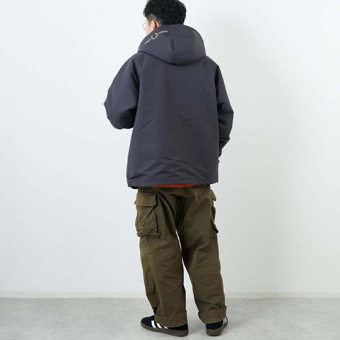 FRED PERRY [フレッドペリー] 別注 パデッドフーデッドシェルジャケット [FPM-25A-24JF] ANCOR/WARM &&モデル身長：167cm 着用サイズ：L&&