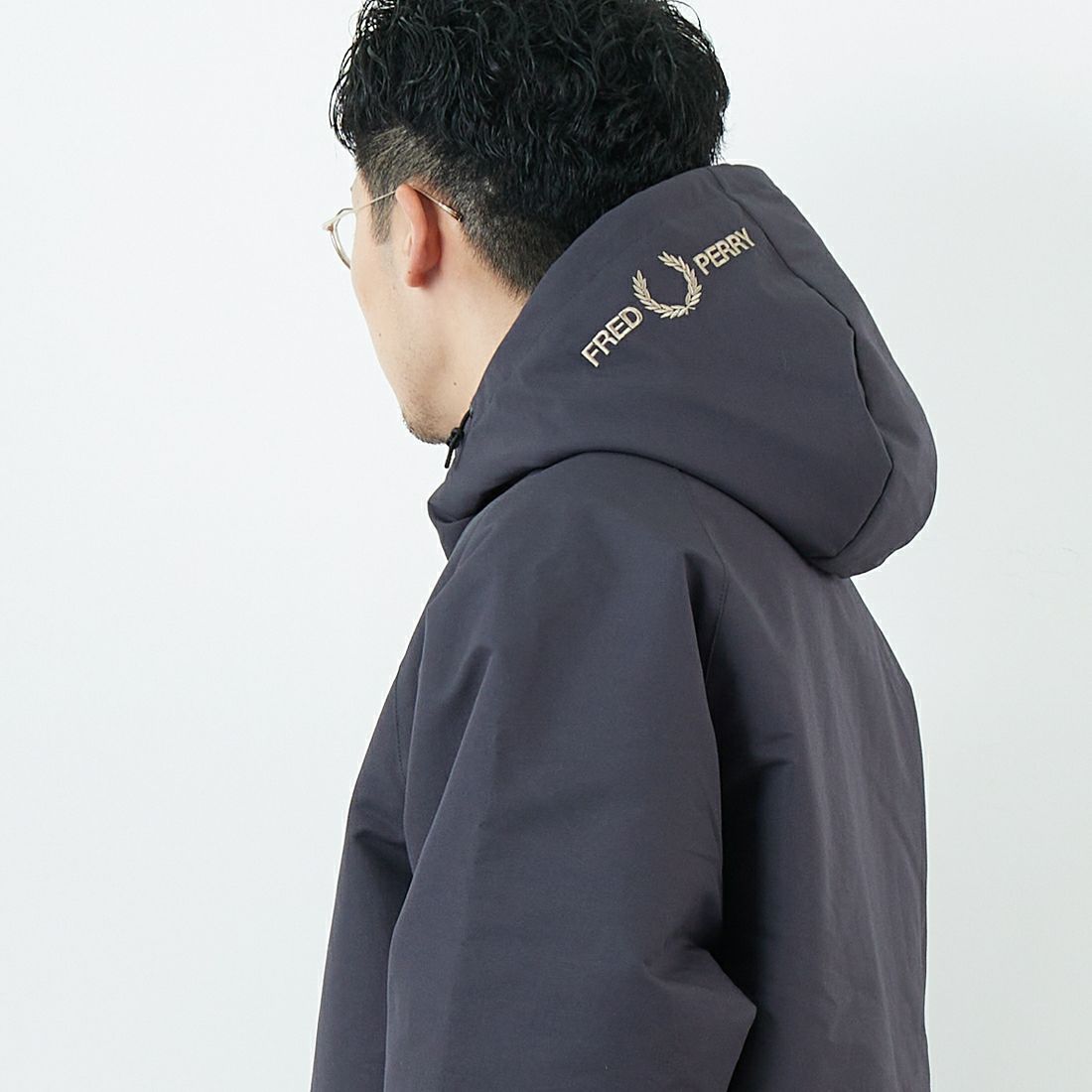 FRED PERRY [フレッドペリー] 別注 パデッドフーデッドシェルジャケット [FPM-25A-24JF] ANCOR/WARM &&モデル身長：167cm 着用サイズ：L&&