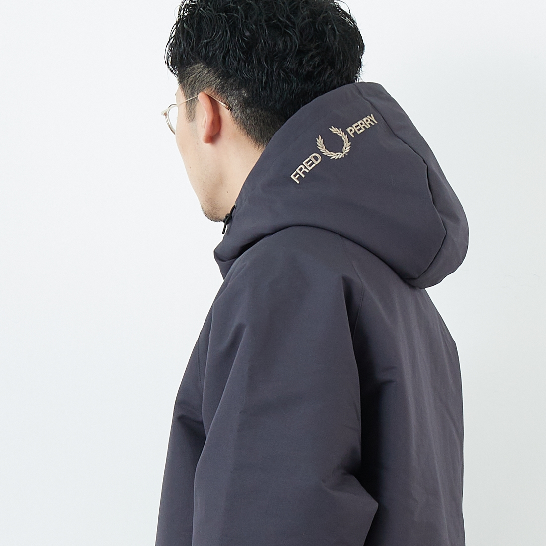 FRED PERRY [フレッドペリー] 別注 パデッドフーデッドシェルジャケット [FPM-25A-24JF] ANCOR/WARM &&モデル身長：167cm 着用サイズ：L&&