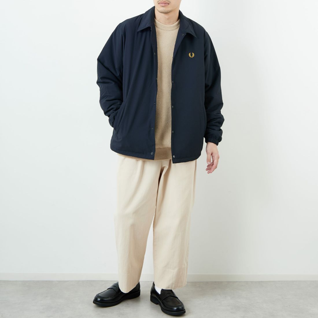 FRED PERRY [フレッドペリー] 別注 パデッドボタンスルージャケット [FPM-25A-23JF] NVY/HONEYC &&モデル身長：168cm 着用サイズ：M&&