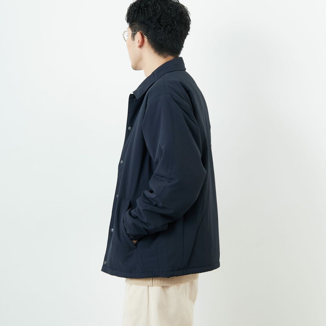 FRED PERRY [フレッドペリー] 別注 パデッドボタンスルージャケット [FPM-25A-23JF] NVY/HONEYC &&モデル身長：168cm 着用サイズ：M&&