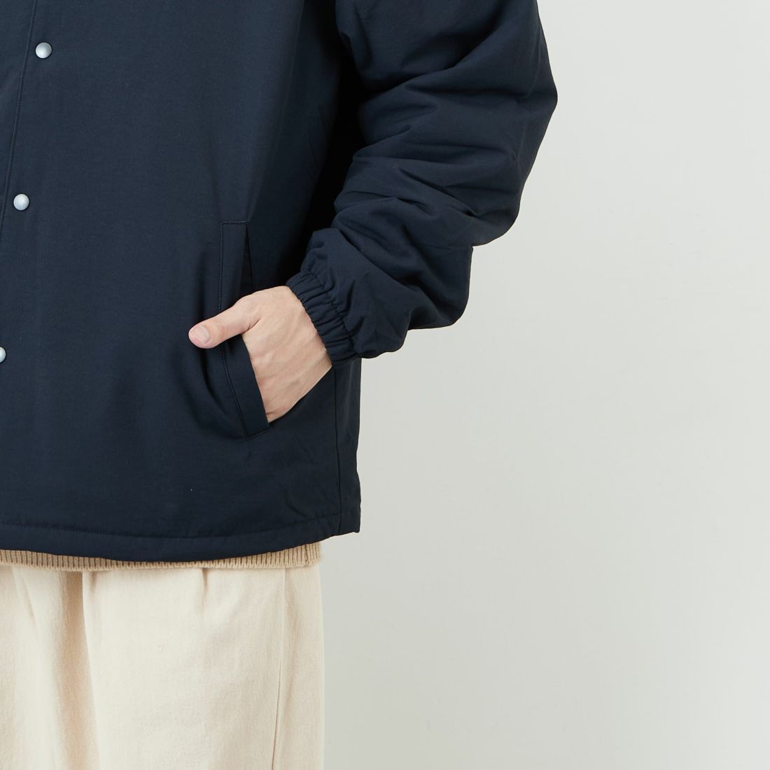 FRED PERRY [フレッドペリー] 別注 パデッドボタンスルージャケット [FPM-25A-23JF] NVY/HONEYC &&モデル身長：168cm 着用サイズ：M&&