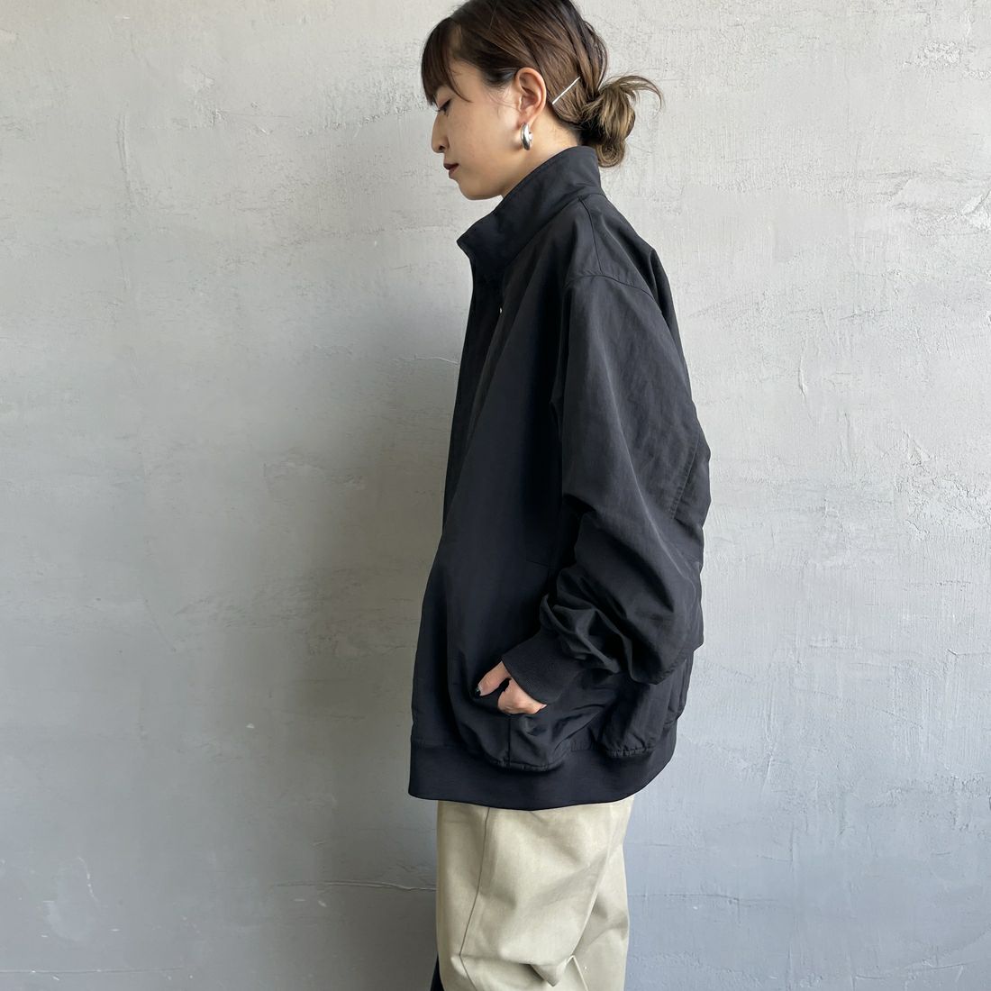 FRED PERRY [フレッドペリー] 別注 ナイロンブレンサムジャケット [FPM-25A-007JF] BLK/SHADED &&モデル身長：150cm 着用サイズ：10&&