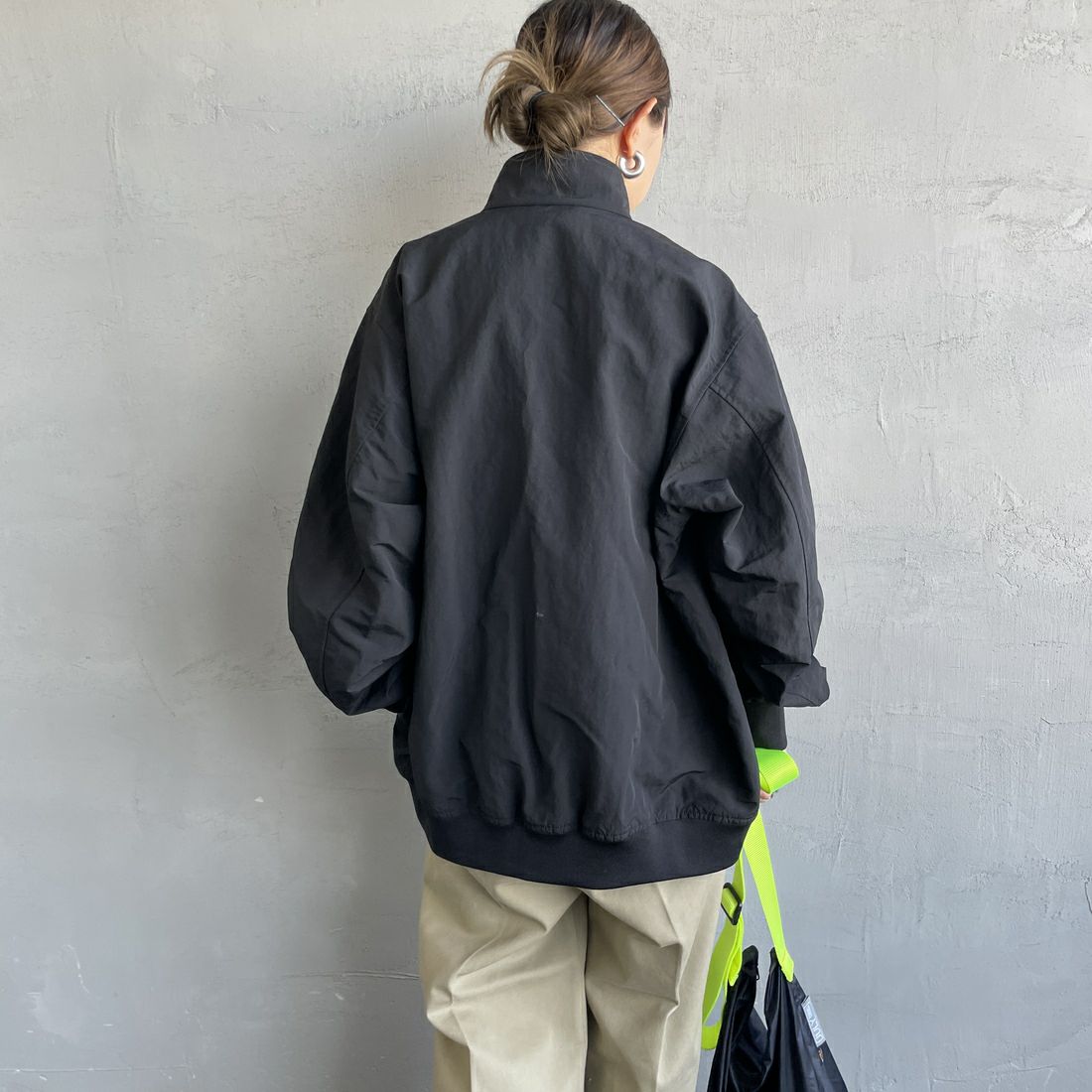 FRED PERRY [フレッドペリー] 別注 ナイロンブレンサムジャケット [FPM-25A-007JF] BLK/SHADED &&モデル身長：150cm 着用サイズ：10&&