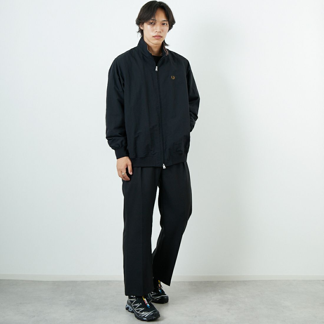 FRED PERRY [フレッドペリー] 別注 ナイロンブレンサムジャケット [FPM-25A-007JF] BLK/SHADED &&モデル身長：179cm 着用サイズ：14&&