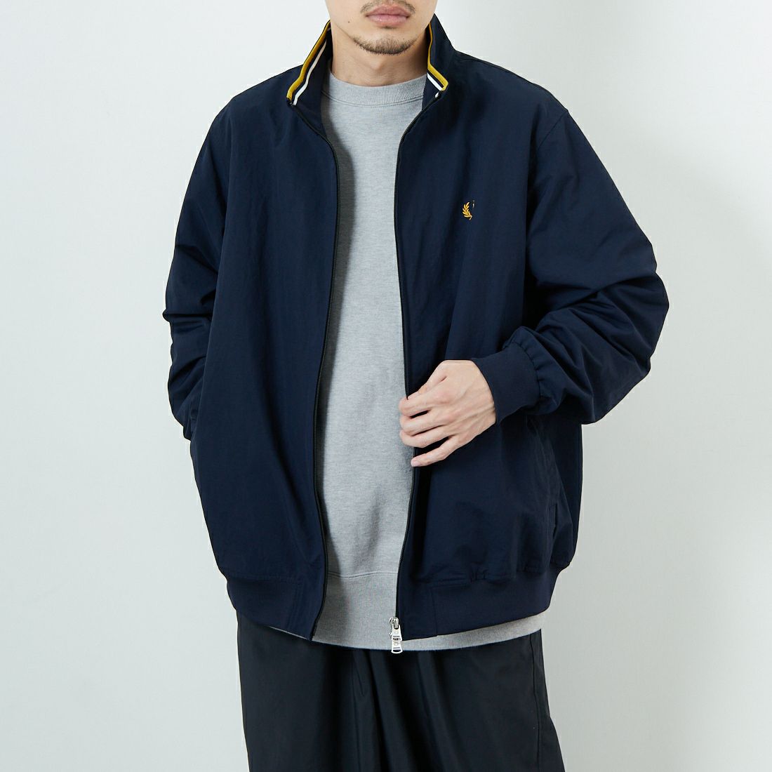 FRED PERRY [フレッドペリー] 別注 ナイロンブレンサムジャケット [FPM-25A-007JF] NVY/ECR/HO &&モデル身長：167cm 着用サイズ：14&&