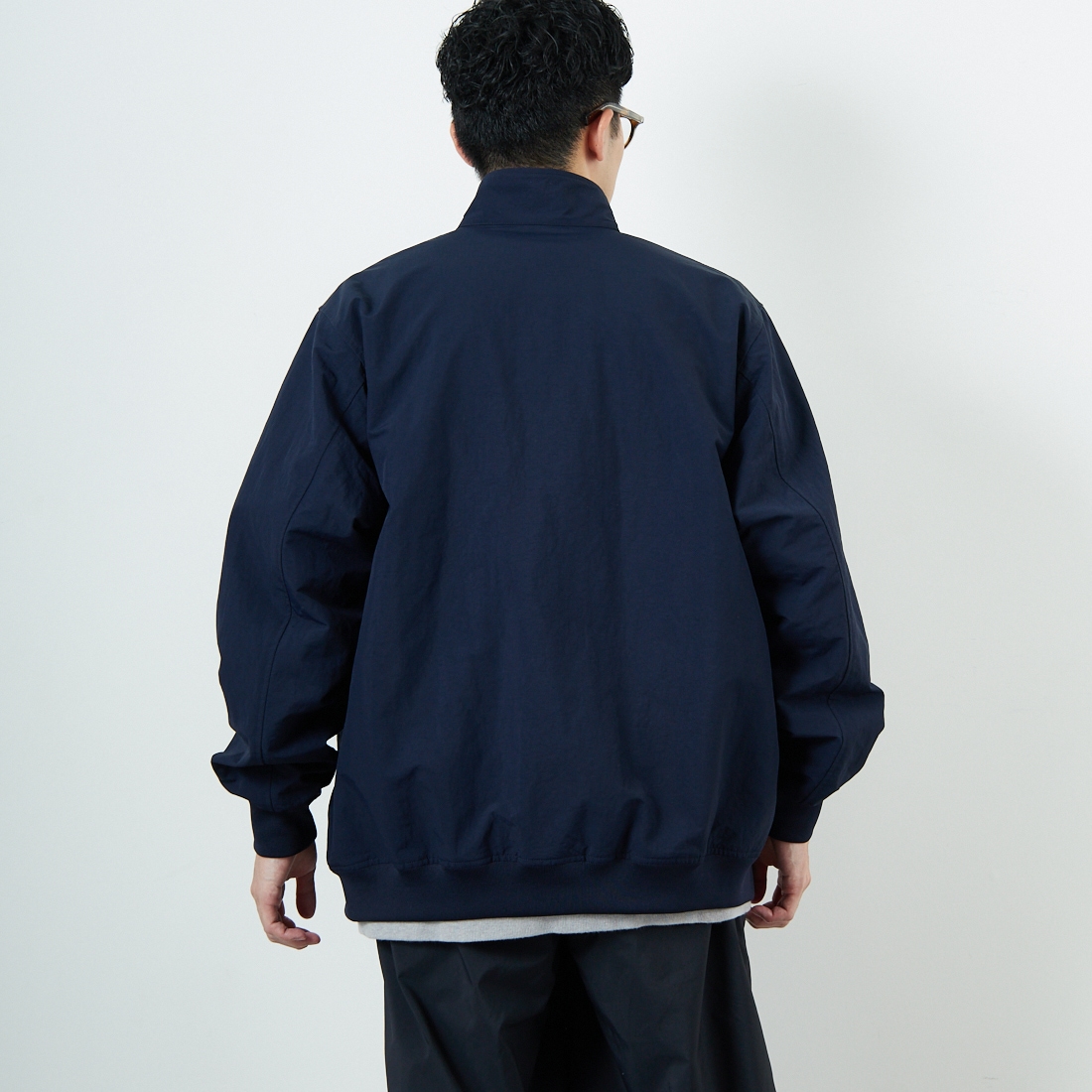 FRED PERRY [フレッドペリー] 別注 ナイロンブレンサムジャケット [FPM-25A-007JF] NVY/ECR/HO &&モデル身長：167cm 着用サイズ：14&&