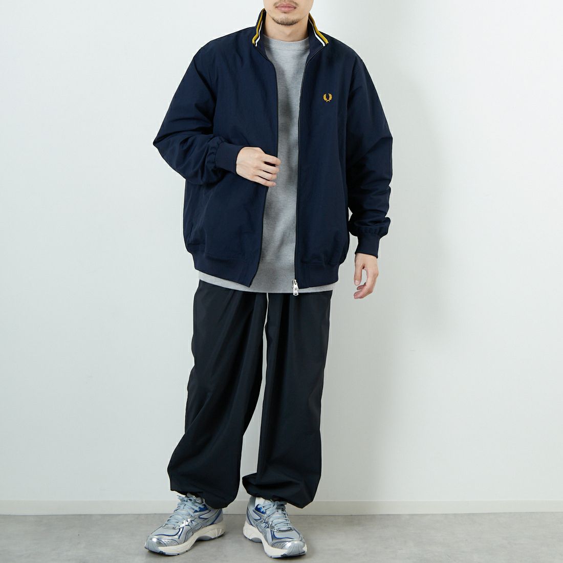 FRED PERRY [フレッドペリー] 別注 ナイロンブレンサムジャケット [FPM-25A-007JF] NVY/ECR/HO &&モデル身長：167cm 着用サイズ：14&&