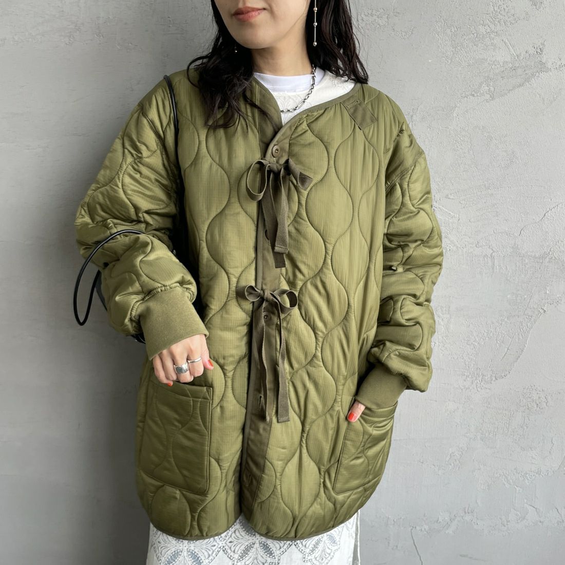 MILITARY [ミリタリー] 別注 M-65 キルティングライナージャケット [T-25789001-JF] KHAKI &&モデル身長：160cm 着用サイズ：M&&