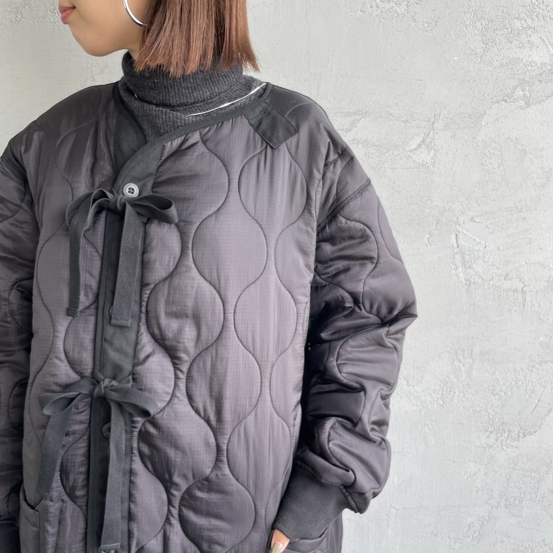 MILITARY [ミリタリー] 別注 M-65 キルティングライナージャケット [T-25789001-JF] BLACK &&モデル身長：159cm 着用サイズ：M&&