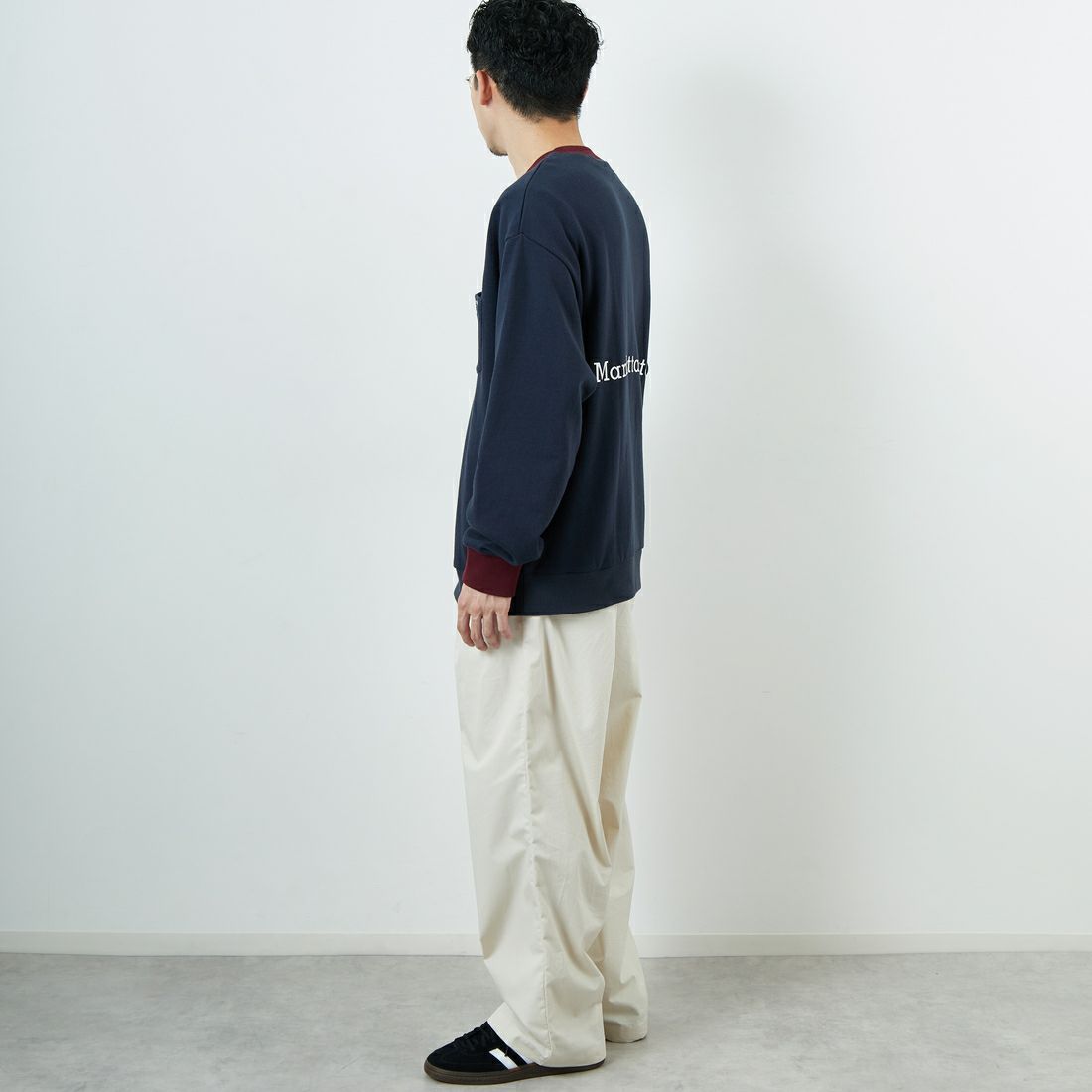 MANHATTAN PORTAGE [マンハッタンポーテージ] 別注 ポケット刺繍 リンガークルーネックスウェット [25FWMP-IN70-JF] NAVY &&モデル身長：168cm 着用サイズ：L&&