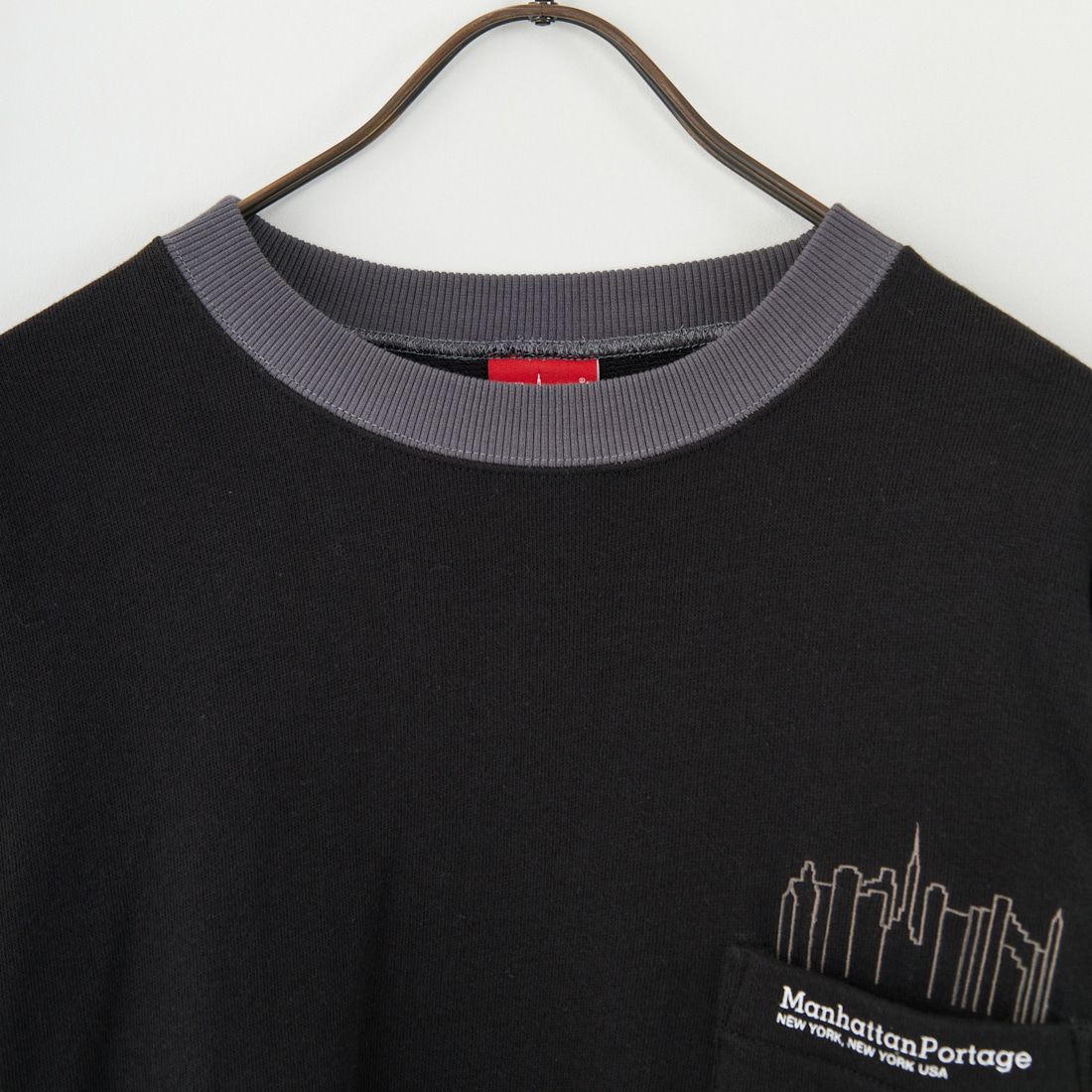 MANHATTAN PORTAGE [マンハッタンポーテージ] 別注 ポケット刺繍 リンガークルーネックスウェット [25FWMP-IN70-JF] BLACK