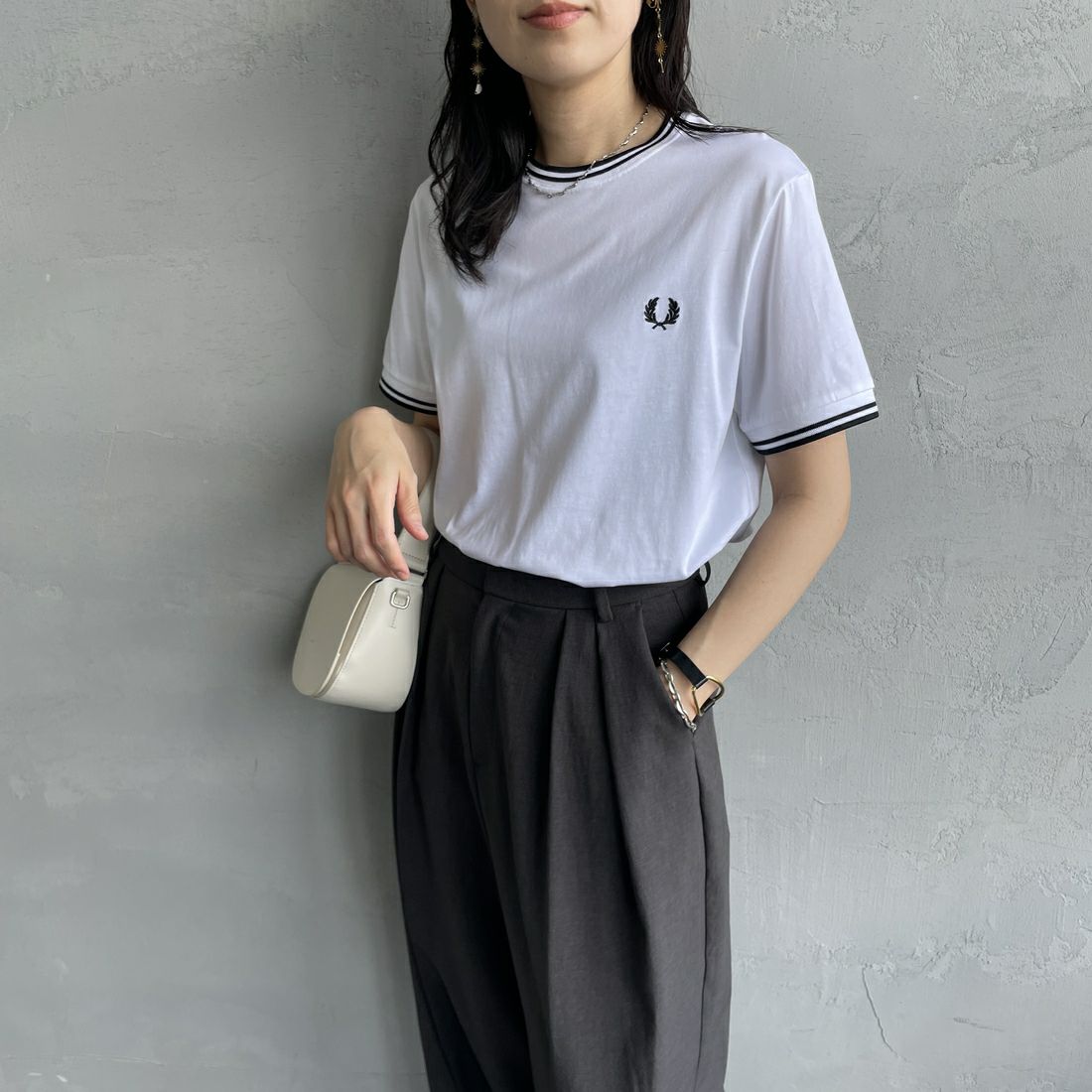 FRED PERRY [フレッドペリー] ツインティップTシャツ [M1588] 100 WHITE &&モデル身長：160cm 着用サイズ：XS&&