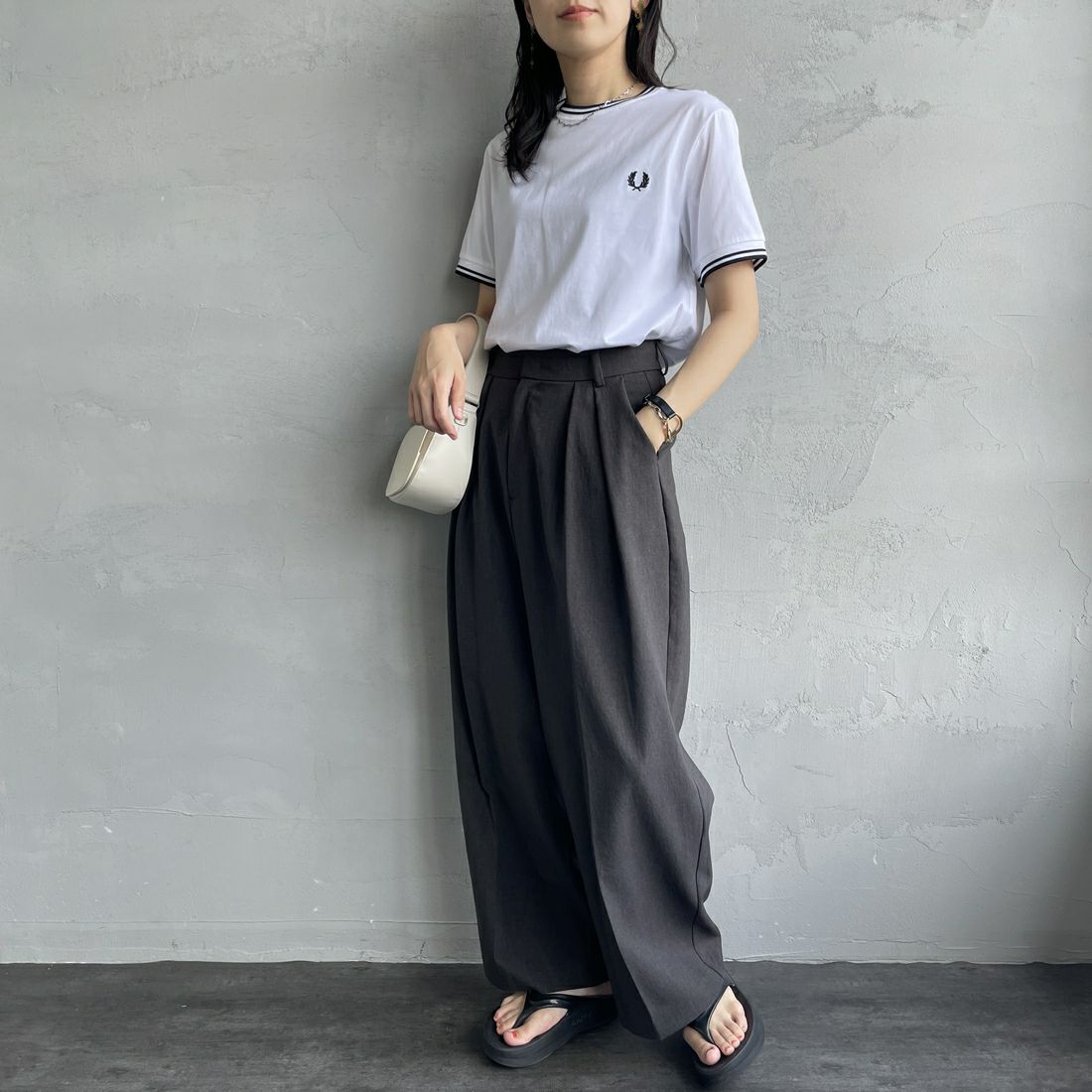 FRED PERRY [フレッドペリー] ツインティップTシャツ [M1588] 100 WHITE &&モデル身長：160cm 着用サイズ：XS&&