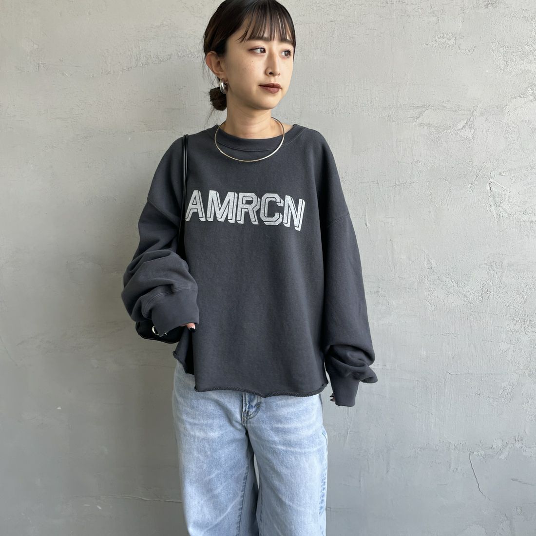 Americana × JEANS FACTORY [アメリカーナ × ジーンズファクトリー] 別注 カレッジプリント カットオフスウェット [BRF-736A-2-JF] ｽﾐｸﾛ &&モデル身長：150cm 着用サイズ：ONE SIZE&&