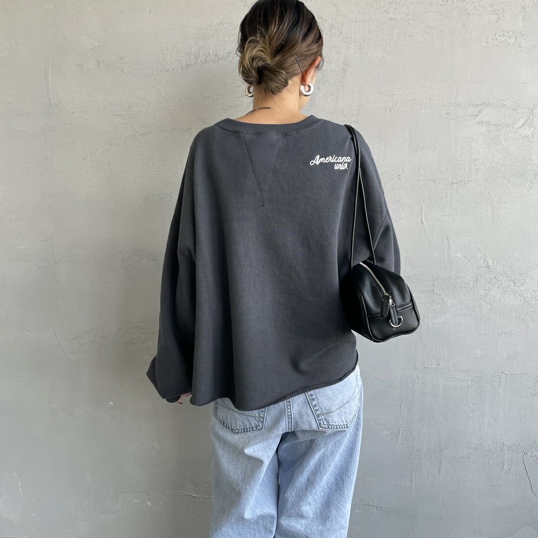 Americana × JEANS FACTORY [アメリカーナ × ジーンズファクトリー] 別注 カレッジプリント カットオフスウェット [BRF-736A-2-JF] ｽﾐｸﾛ &&モデル身長：150cm 着用サイズ：ONE SIZE&&