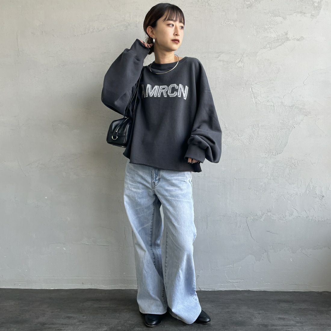 Americana × JEANS FACTORY [アメリカーナ × ジーンズファクトリー] 別注 カレッジプリント カットオフスウェット [BRF-736A-2-JF] ｽﾐｸﾛ &&モデル身長：150cm 着用サイズ：ONE SIZE&&