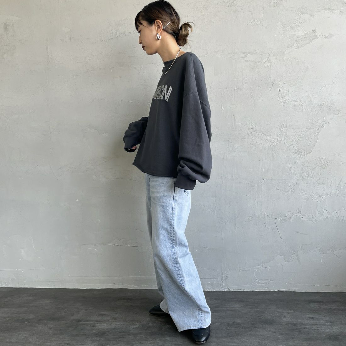 Americana × JEANS FACTORY [アメリカーナ × ジーンズファクトリー] 別注 カレッジプリント カットオフスウェット [BRF-736A-2-JF] ｽﾐｸﾛ &&モデル身長：150cm 着用サイズ：ONE SIZE&&