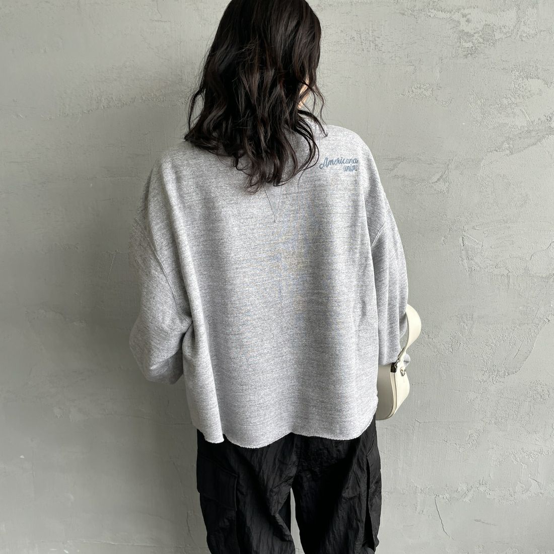 Americana × JEANS FACTORY [アメリカーナ × ジーンズファクトリー] 別注 カレッジプリント カットオフスウェット [BRF-736A-2-JF] ﾓｸｸﾞﾚｰ &&モデル身長：158cm 着用サイズ：ONE SIZE&&