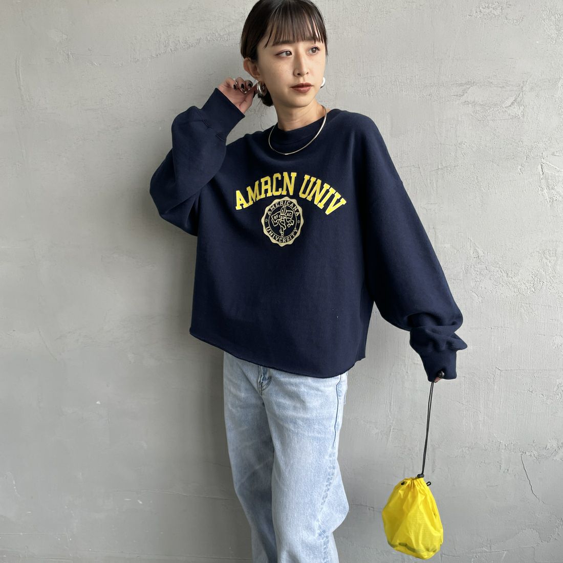 Americana × JEANS FACTORY [アメリカーナ × ジーンズファクトリー] 別注 カレッジプリント カットオフスウェット [BRF-736A-1-JF] ﾈｲﾋﾞｰ &&モデル身長：150cm 着用サイズ：ONE SIZE&&