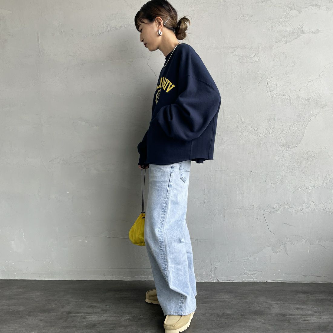 Americana × JEANS FACTORY [アメリカーナ × ジーンズファクトリー] 別注 カレッジプリント カットオフスウェット [BRF-736A-1-JF] ﾈｲﾋﾞｰ &&モデル身長：150cm 着用サイズ：ONE SIZE&&