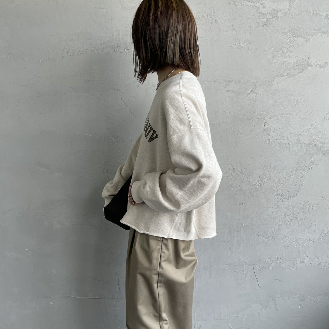 Americana × JEANS FACTORY [アメリカーナ × ジーンズファクトリー] 別注 カレッジプリント カットオフスウェット [BRF-736A-1-JF] ｵｰﾄﾐｰﾙ &&モデル身長：158cm 着用サイズ：ONE SIZE&&