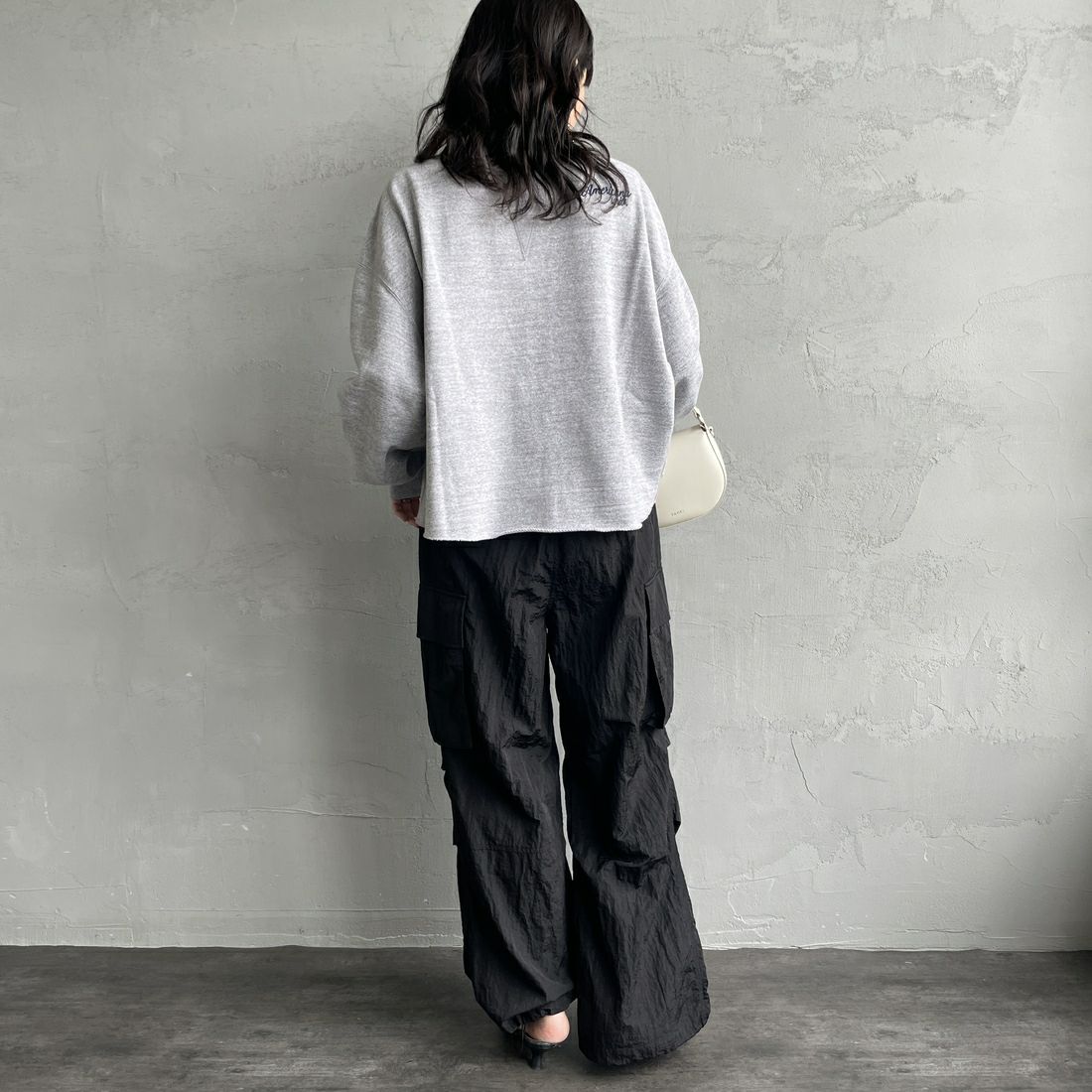 Americana × JEANS FACTORY [アメリカーナ × ジーンズファクトリー] 別注 カレッジプリント カットオフスウェット [BRF-736A-1-JF] ﾓｸｸﾞﾚｰ &&モデル身長：160cm 着用サイズ：ONE SIZE&&