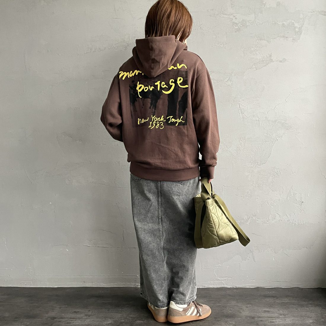 MANHATTAN PORTAGE [マンハッタンポーテージ] 別注 バックフォトプリントパーカー [25FWMP-IN73-JF] D.BROWN &&モデル身長：158cm 着用サイズ：S&&