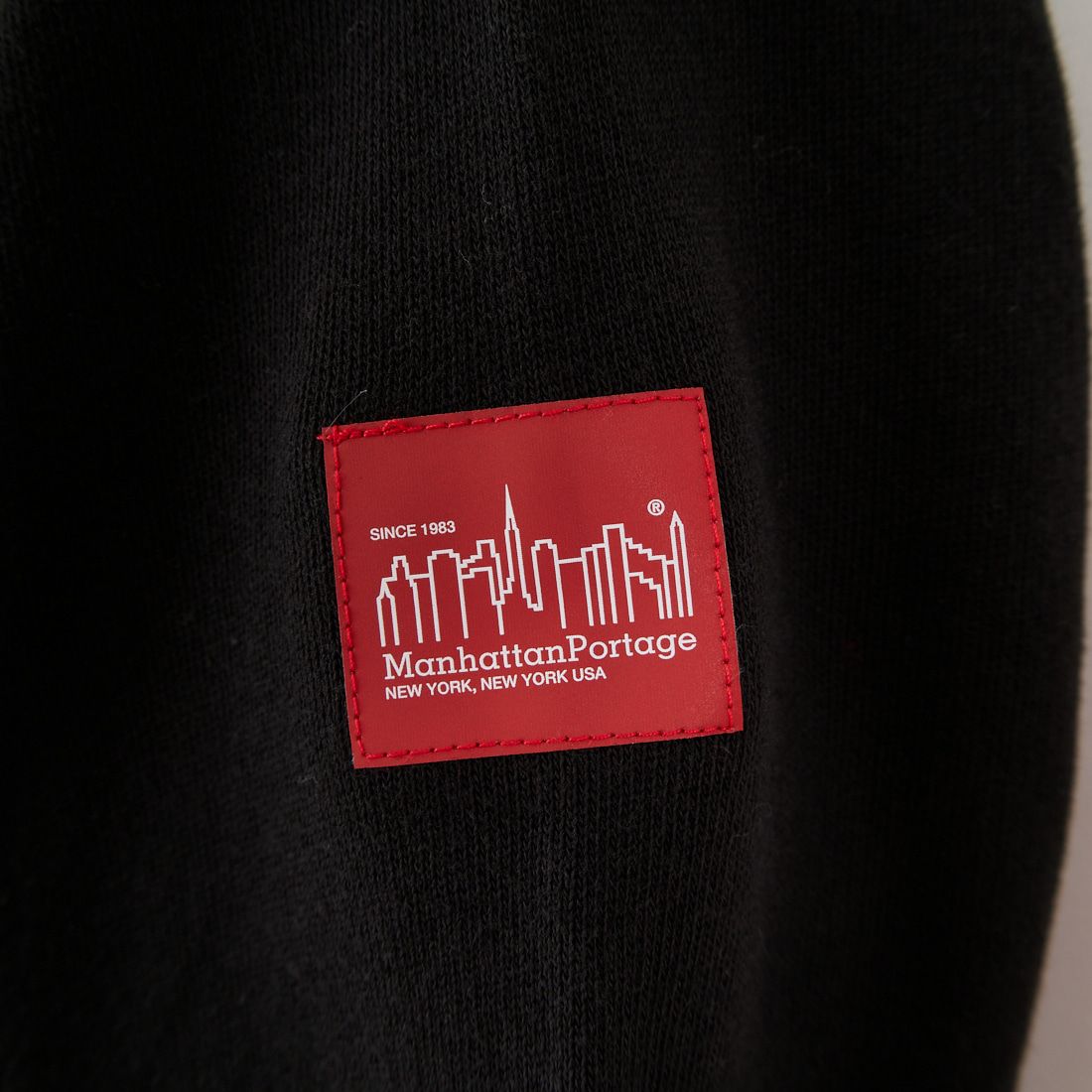 MANHATTAN PORTAGE [マンハッタンポーテージ] 別注 バックフォトプリントパーカー [25FWMP-IN73-JF] BLACK