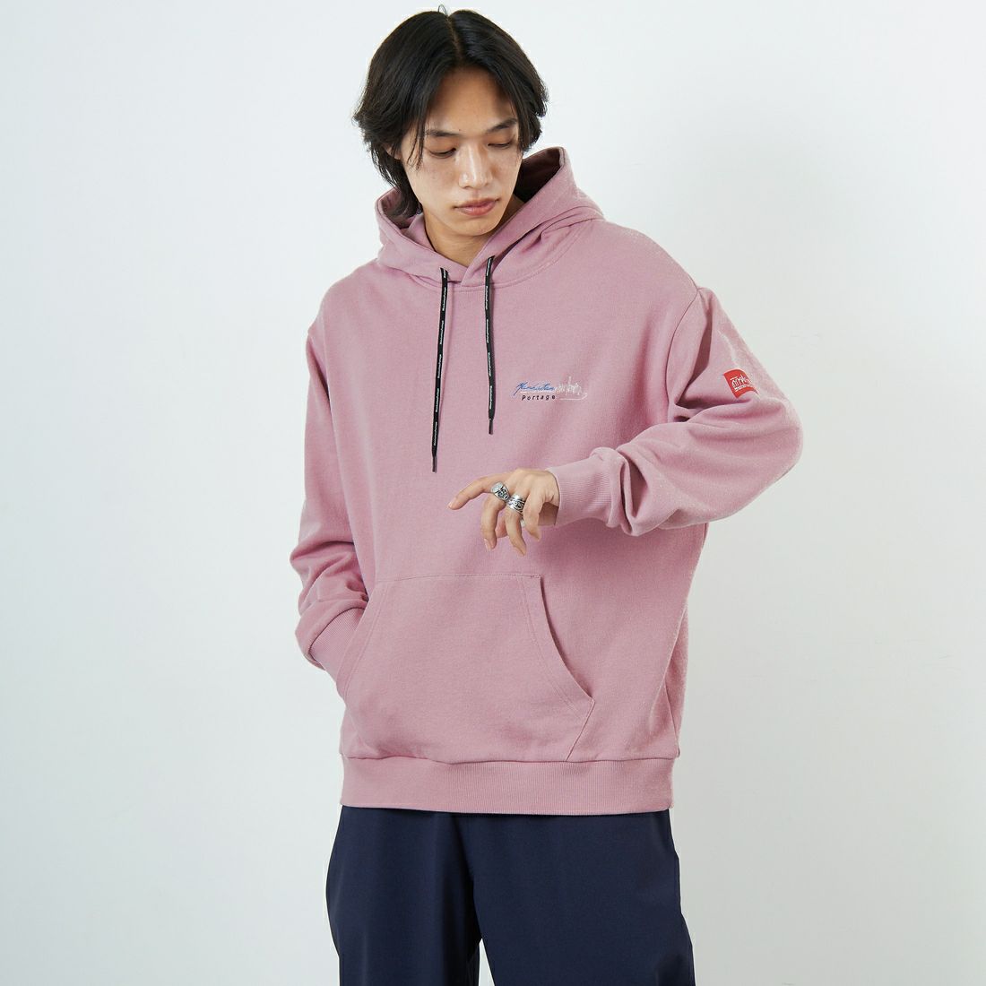MANHATTAN PORTAGE [マンハッタンポーテージ] 別注 バックフォトプリントパーカー [25FWMP-IN73-JF] PINK &&モデル身長：179cm 着用サイズ：L&&