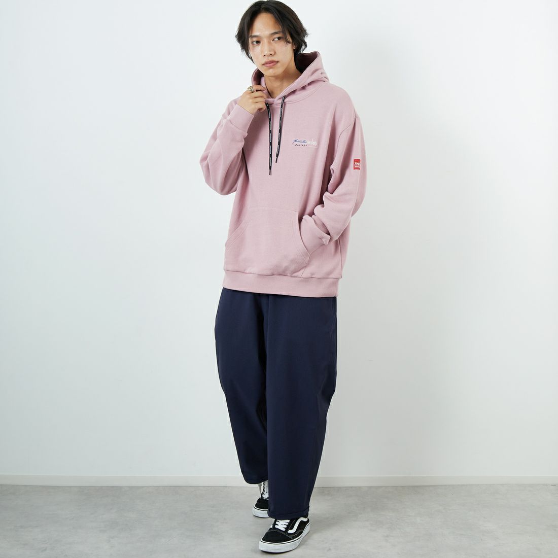 MANHATTAN PORTAGE [マンハッタンポーテージ] 別注 バックフォトプリントパーカー [25FWMP-IN73-JF] PINK &&モデル身長：179cm 着用サイズ：L&&