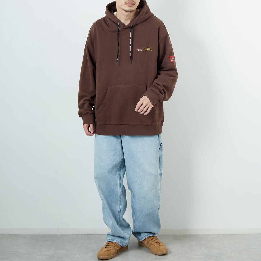 MANHATTAN PORTAGE [マンハッタンポーテージ] 別注 バックフォトプリントパーカー [25FWMP-IN73-JF] D.BROWN &&モデル身長：168cm 着用サイズ：L&&