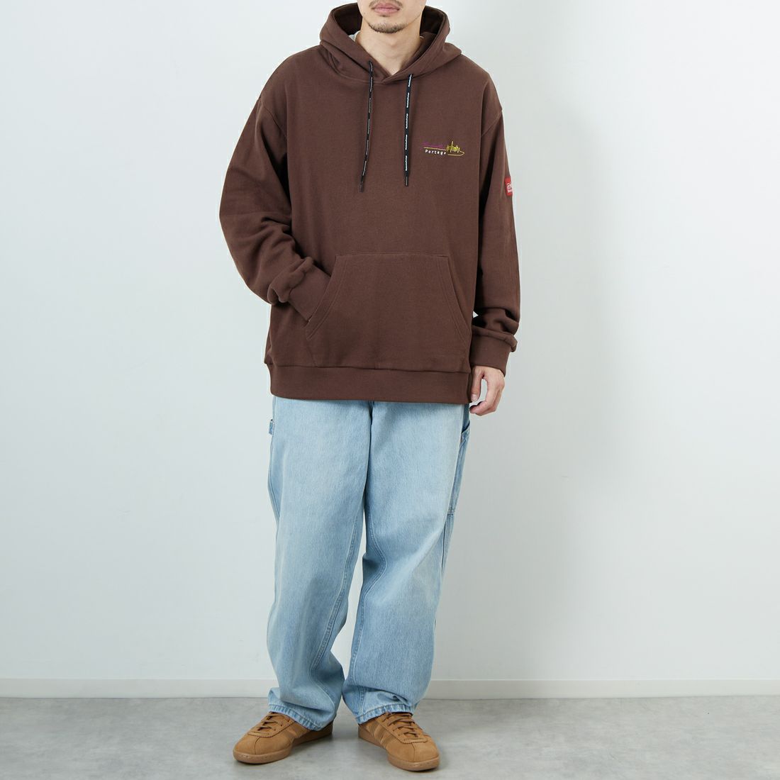 MANHATTAN PORTAGE [マンハッタンポーテージ] 別注 バックフォトプリントパーカー [25FWMP-IN73-JF] D.BROWN &&モデル身長：168cm 着用サイズ：L&&