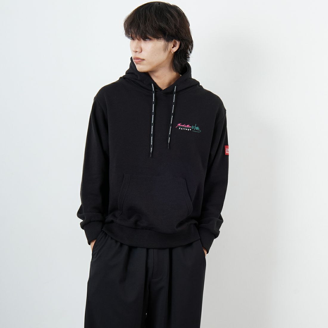 MANHATTAN PORTAGE [マンハッタンポーテージ] 別注 バックフォトプリントパーカー [25FWMP-IN73-JF] BLACK &&モデル身長：179cm 着用サイズ：M&&