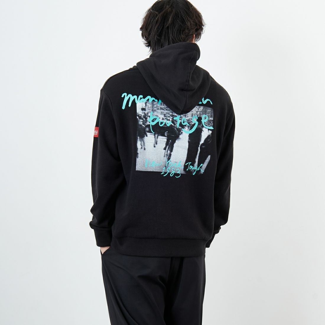 MANHATTAN PORTAGE [マンハッタンポーテージ] 別注 バックフォトプリントパーカー [25FWMP-IN73-JF] BLACK &&モデル身長：179cm 着用サイズ：M&&