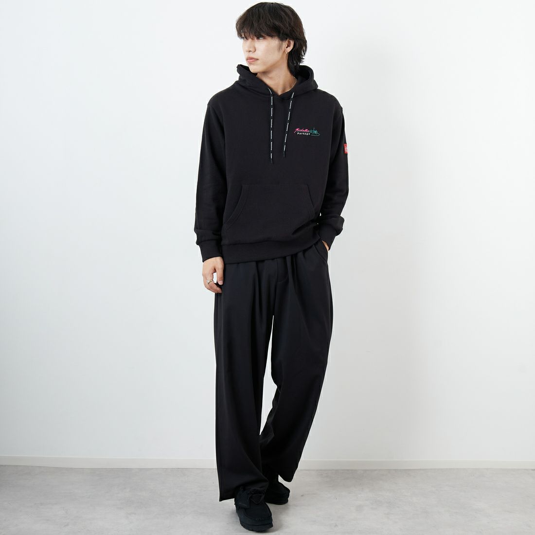 MANHATTAN PORTAGE [マンハッタンポーテージ] 別注 バックフォトプリントパーカー [25FWMP-IN73-JF] BLACK &&モデル身長：179cm 着用サイズ：M&&
