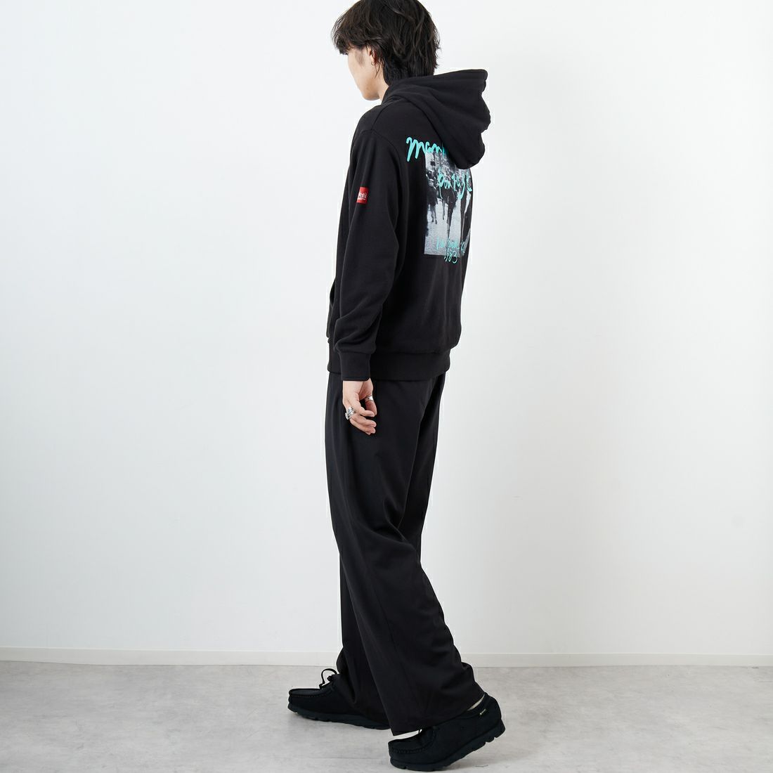MANHATTAN PORTAGE [マンハッタンポーテージ] 別注 バックフォトプリントパーカー [25FWMP-IN73-JF] BLACK &&モデル身長：179cm 着用サイズ：M&&