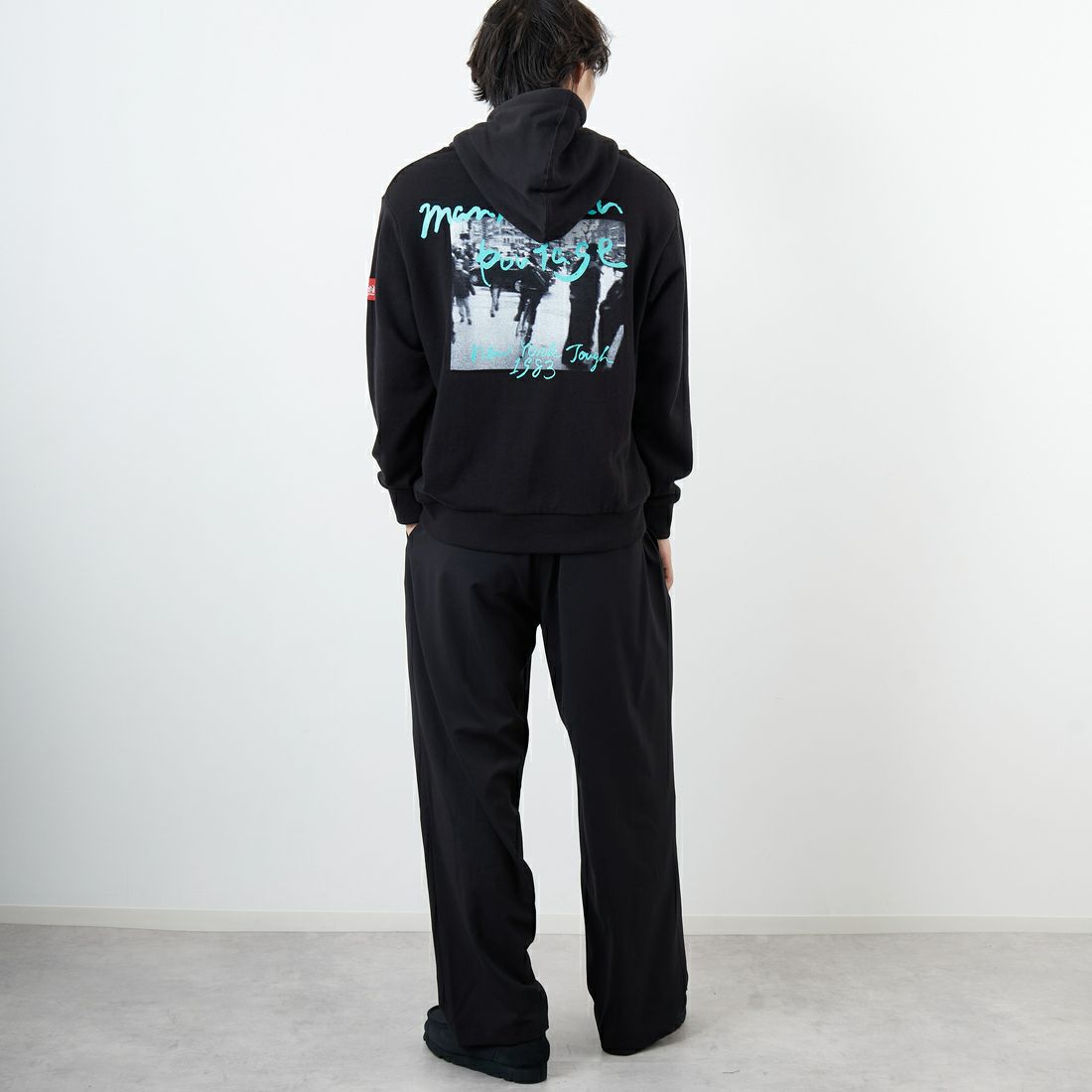 MANHATTAN PORTAGE [マンハッタンポーテージ] 別注 バックフォトプリントパーカー [25FWMP-IN73-JF] BLACK &&モデル身長：179cm 着用サイズ：M&&