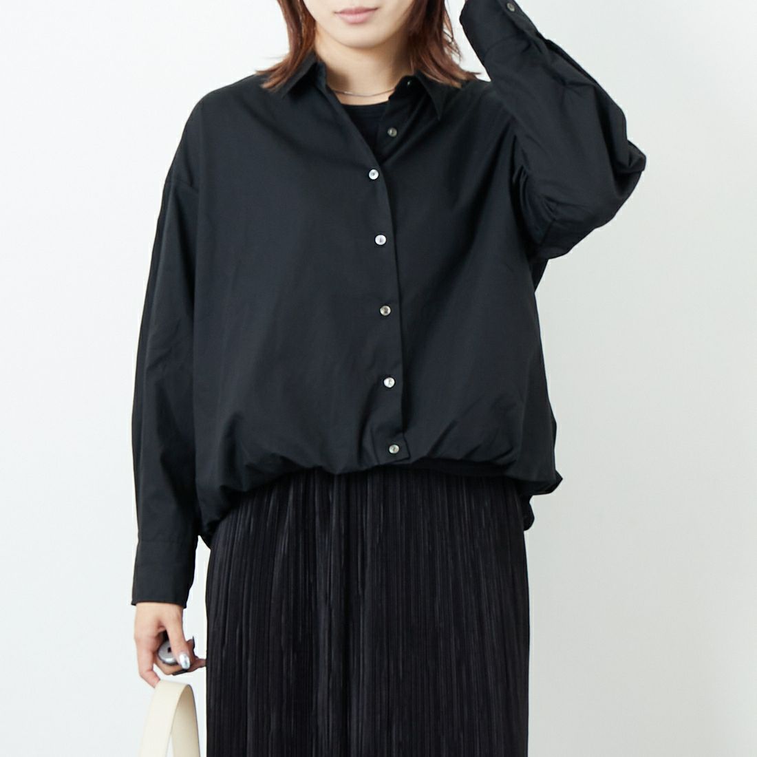 mizuiro ind [ミズイロインド] ロングスリーブバルーンシャツ [3-230094] 99 BLACK &&モデル身長：168cm 着用サイズ：F&&