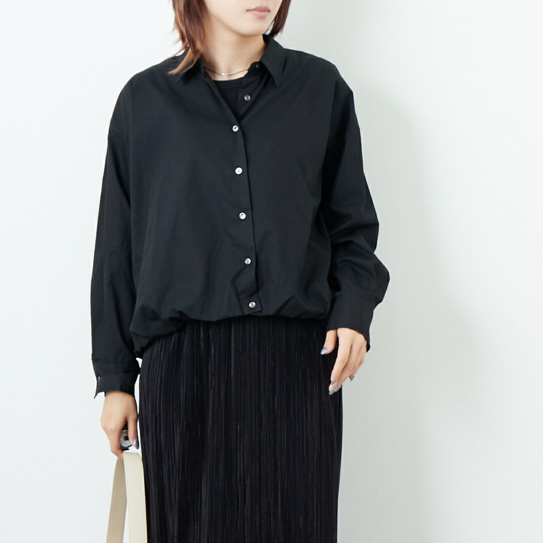 mizuiro ind [ミズイロインド] ロングスリーブバルーンシャツ [3-230094] 99 BLACK &&モデル身長：168cm 着用サイズ：F&&