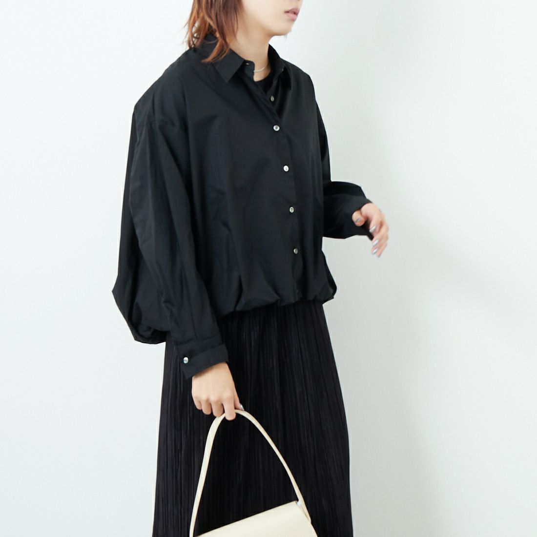 mizuiro ind [ミズイロインド] ロングスリーブバルーンシャツ [3-230094] 99 BLACK &&モデル身長：168cm 着用サイズ：F&&