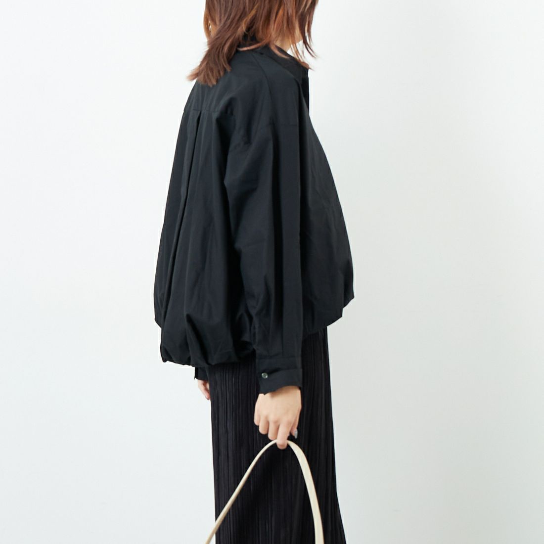 mizuiro ind [ミズイロインド] ロングスリーブバルーンシャツ [3-230094] 99 BLACK &&モデル身長：168cm 着用サイズ：F&&