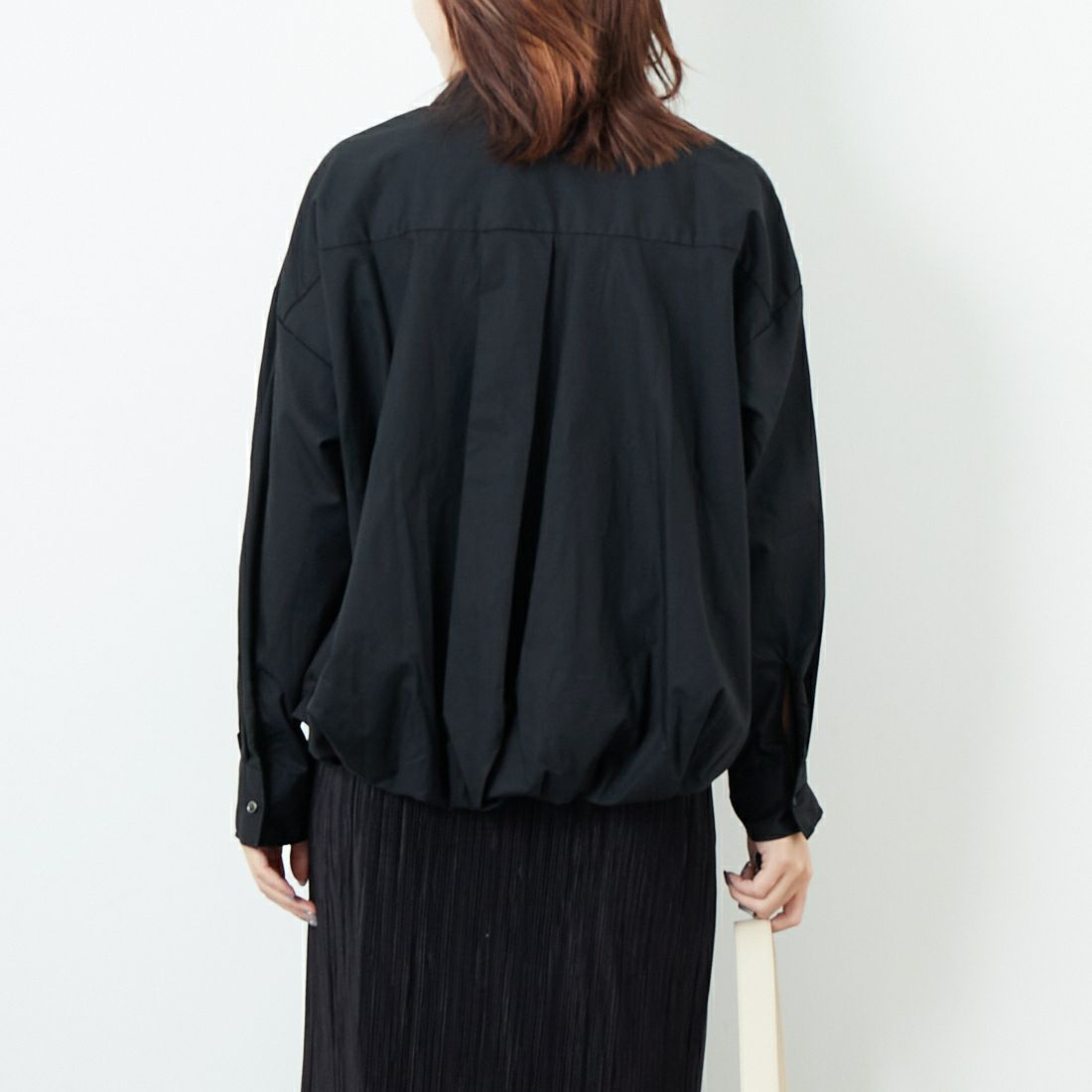 mizuiro ind [ミズイロインド] ロングスリーブバルーンシャツ [3-230094] 99 BLACK &&モデル身長：168cm 着用サイズ：F&&