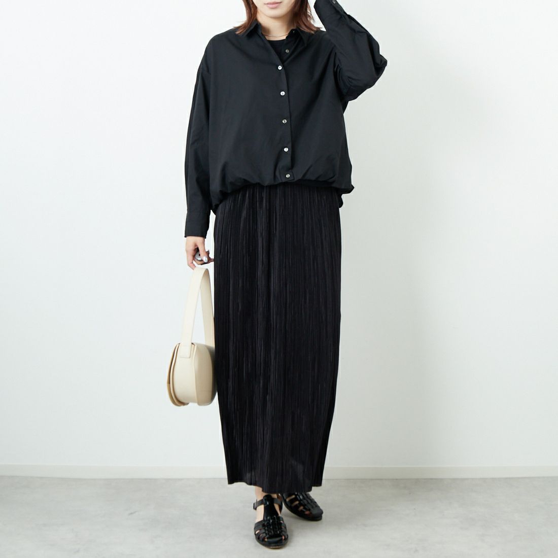 mizuiro ind [ミズイロインド] ロングスリーブバルーンシャツ [3-230094] 99 BLACK &&モデル身長：168cm 着用サイズ：F&&