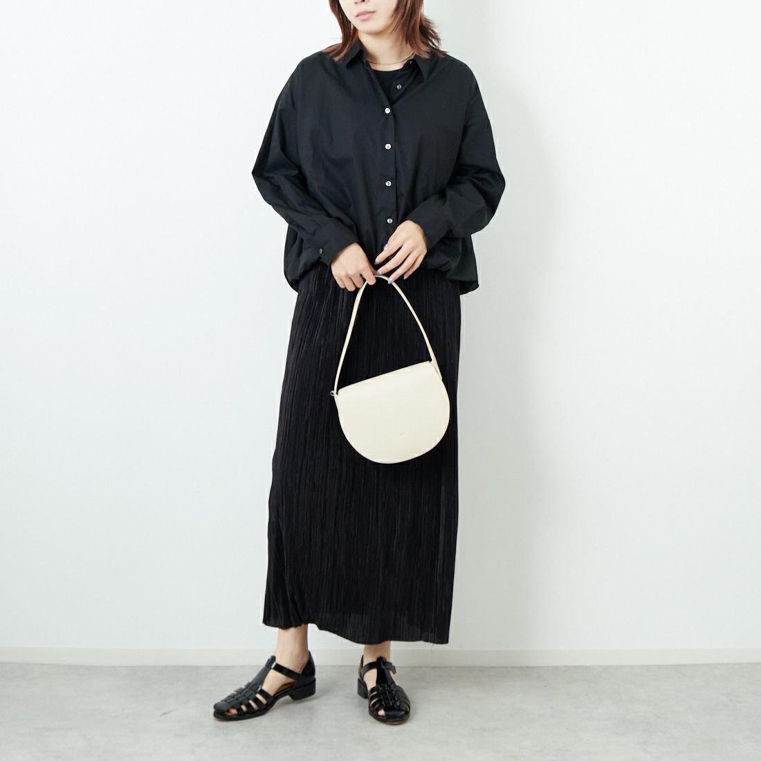 mizuiro ind [ミズイロインド] ロングスリーブバルーンシャツ [3-230094] 99 BLACK &&モデル身長：168cm 着用サイズ：F&&