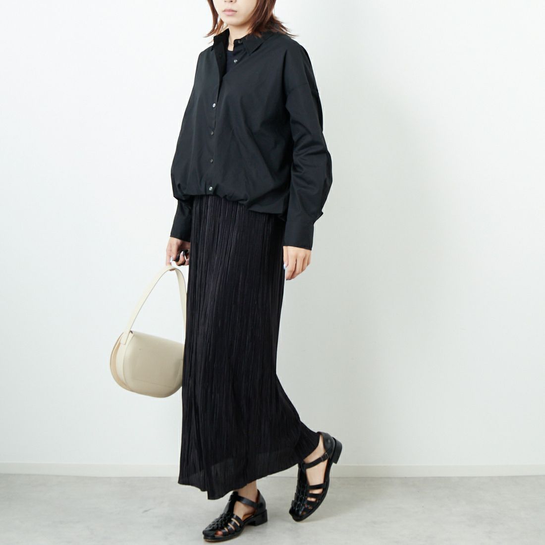 mizuiro ind [ミズイロインド] ロングスリーブバルーンシャツ [3-230094] 99 BLACK &&モデル身長：168cm 着用サイズ：F&&