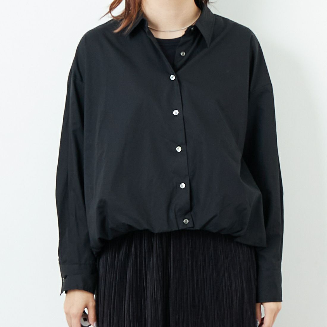 mizuiro ind [ミズイロインド] ロングスリーブバルーンシャツ [3-230094] 99 BLACK &&モデル身長：168cm 着用サイズ：F&&