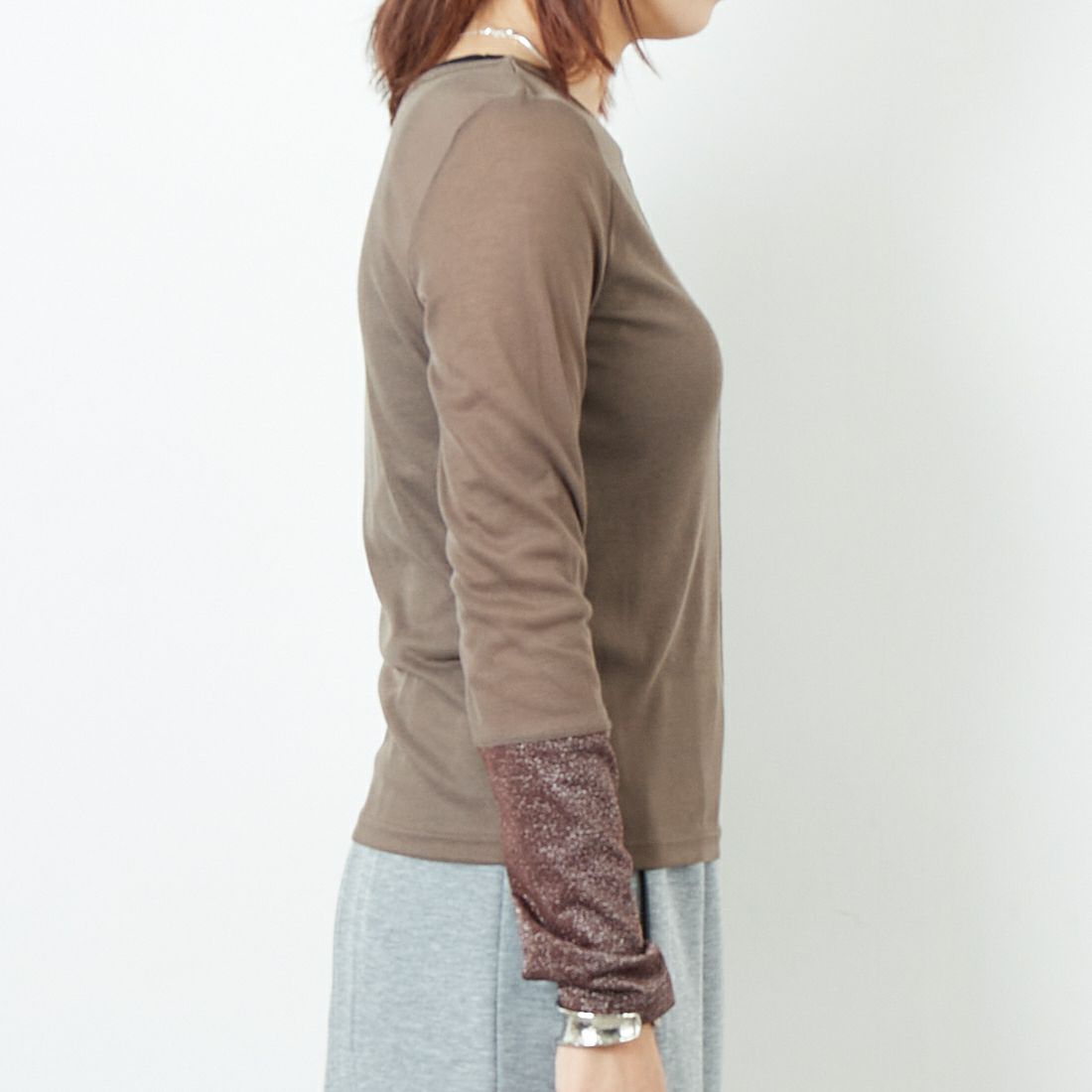 Jf Ready Made [ジェイエフレディメイド] 2WAYラメカフスインナー [922-24103] ﾌﾞﾗｳﾝ &&モデル身長：167cm 着用サイズ：F&&