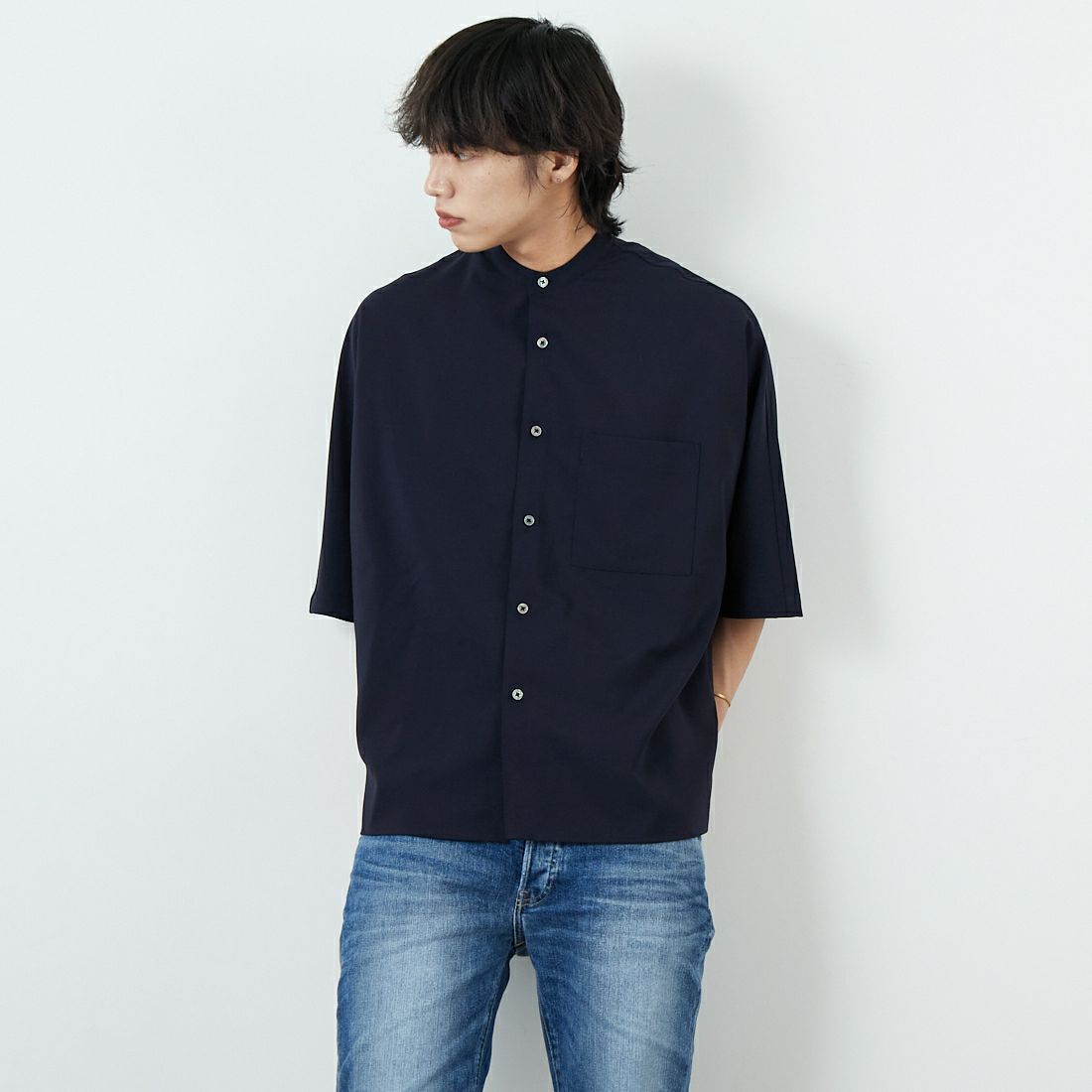 SLICK [スリック] リネンライクポプリンバンドカラーシャツ [5220111] 210 NAVY &&モデル身長：179cm 着用サイズ：2&&