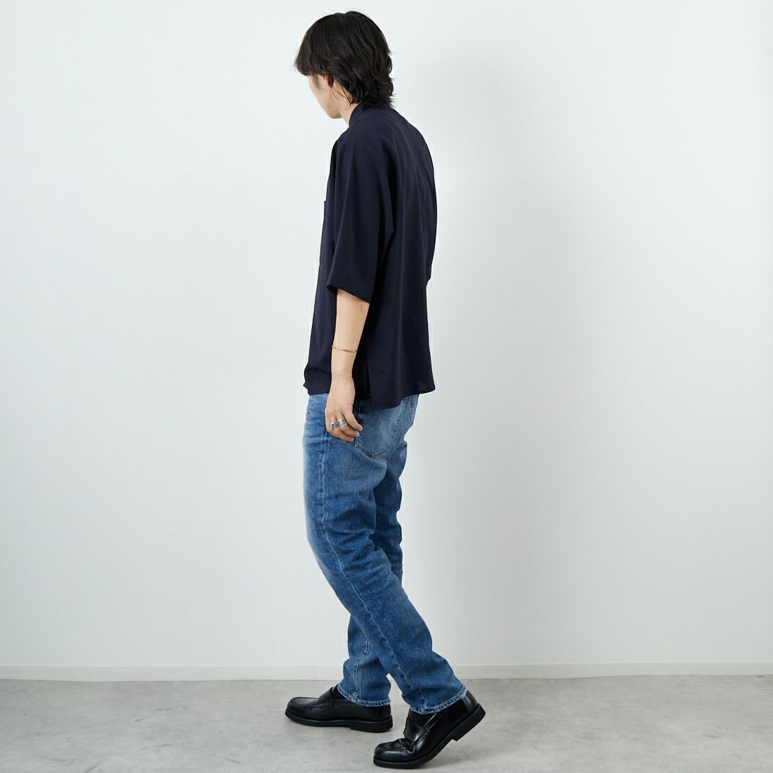SLICK [スリック] リネンライクポプリンバンドカラーシャツ [5220111] 210 NAVY &&モデル身長：179cm 着用サイズ：2&&